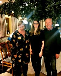 Gastgeberin Sarah mit Seniorchefs